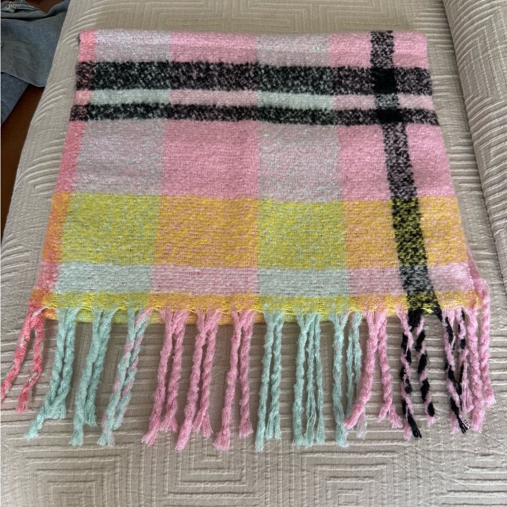 MARCUS ADLER Plaid Fringed Scarf